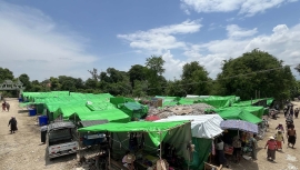 Myanmar - Keberanian di tengah puing -puing