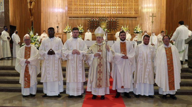 Hiszpania – Kardynał Osoro udzielił święceń diakonatu trzem klerykom i kapłańskich jednemu diakonowi