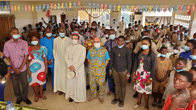 Benin – Visita del Nunzio Apostolico al Centro di Accoglienza e Formazione “Mamma Margherita”