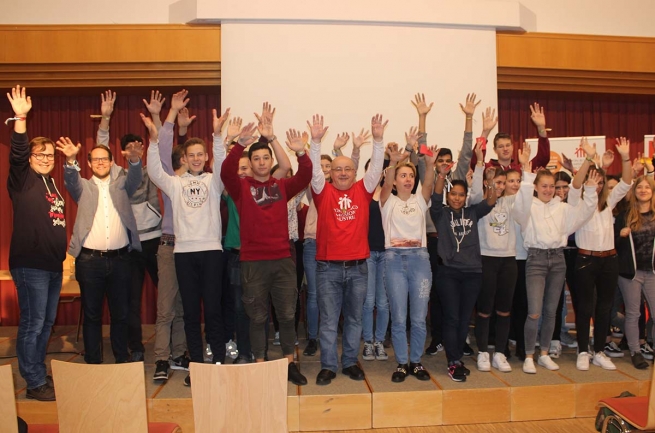 Austria – La Missione Don Bosco Austria ha organizzato workshop per 250 alunni sul tema dei bambini di strada “Andare ai margini della società”