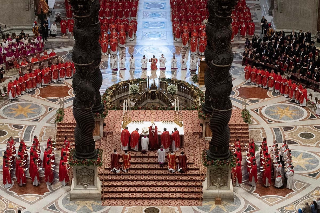 Vaticano – Papa Francesco presiede la Messa dei Santi Pietro e Paolo e benedice i Palli dei nuovi arcivescovi metropoliti