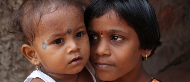 India – Abriendo caminos para un futuro prometedor en una población joven y pobre