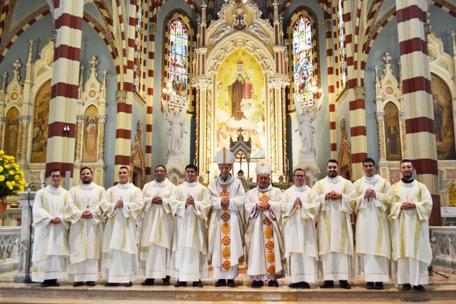 Colômbia – Ordenados diáconos sete salesianos