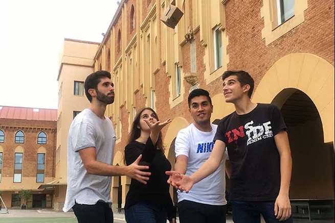 España -  Cuatro estudiantes de la Obra de Sarría vencen el Premio Lidepack 2017