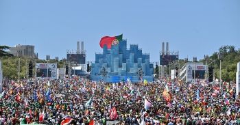 Portugal – La acogida del Papa reúne a medio millón de personas en la Colina del Encuentro