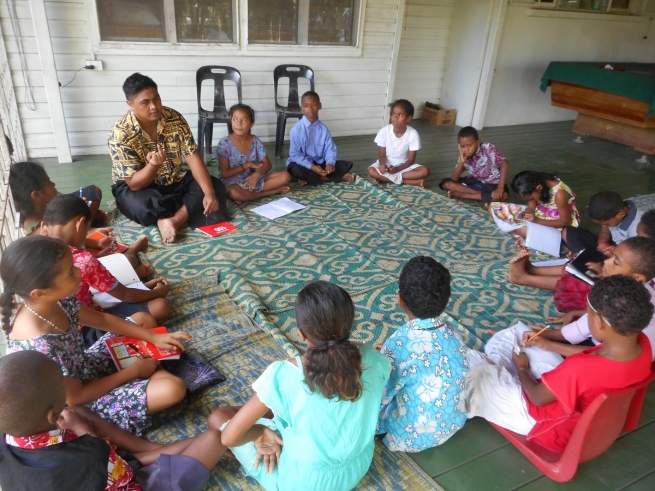 Isole Fiji – Incontri di catechesi per giovani e bambini