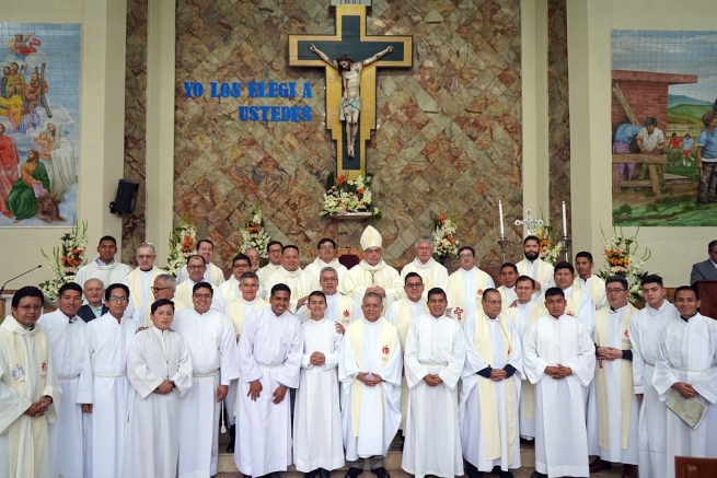 Équateur - Ordination presbytérale du Salésien Luis Angel Banegas