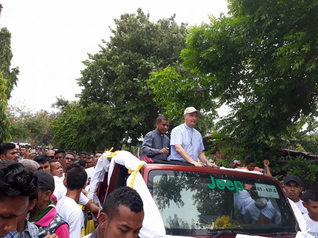 Timor Oriental - Rector Mayor: "¡Estoy aquí porque los quiero a todos ustedes!"