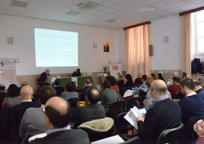 Italie – Une “maison sans murs” qui accueille et soutient les jeunes depuis 25 ans