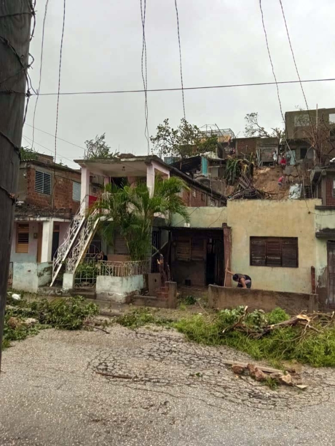 Cuba - Salesians in Santiago de Cuba face up to the devastation from Hurricane Melissa, bringing aid to the population