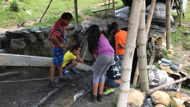 Colômbia - Projeto “Missioni Don Bosco” para crianças que trabalham nas minas