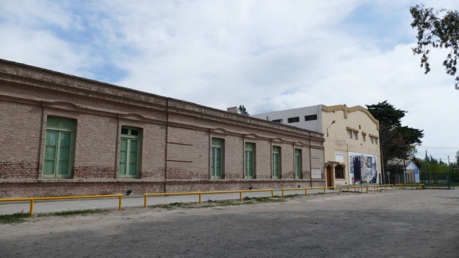 Argentina - La ilusión que trae siempre el progreso. Declararon “Bien Histórico Nacional” al Colegio San Miguel de Stefenelli