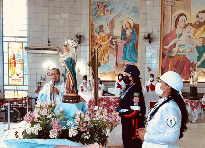 Brasile – La parrocchia salesiana “Nostra Signora di Fatima” rende omaggio a Maria Ausiliatrice e agli operatori sanitari