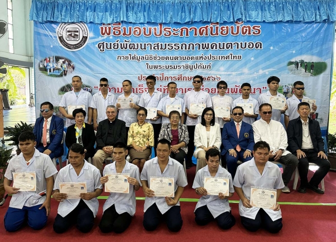 Tailândia – Cerimônia de formatura para 154 alunos do Centro de Desenvolvimento de Competências para Cegos