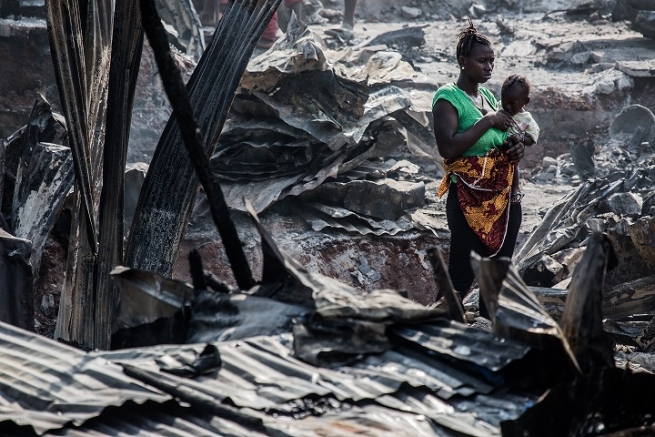 Sierra Leone – Un incendie détruit un bidonville devant l’œuvre Don Bosco Fambul