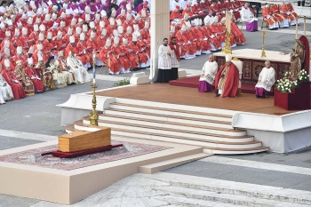 Vatican - Benedict XVI's dedication to God and the Church. Pope Francis presides over funeral of Pontiff Emeritus