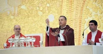 Portugalia – Kardynał Ángel Fernández Artime bierze udział w Krajowej Pielgrzymce Rodziny Salezjańskiej do Sanktuarium w Fatimie