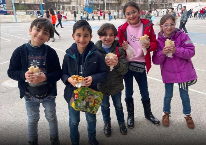 Syrie – Deux mois après le tremblement de terre, des milliers de personnes à Alep vivent la Semaine Sainte sans pouvoir rentrer dans leurs maisons