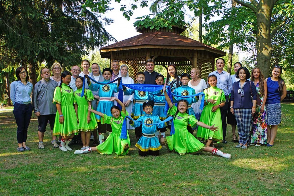 Poland – Mongolian children visit Poland