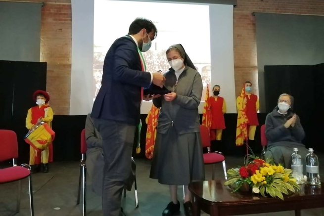 Italie – Nizza Monferrato accueille pour la première fois Mère Chiara Cazzuola et donne plein accomplissement à la Fête de la Reconnaissance Mondiale 2022