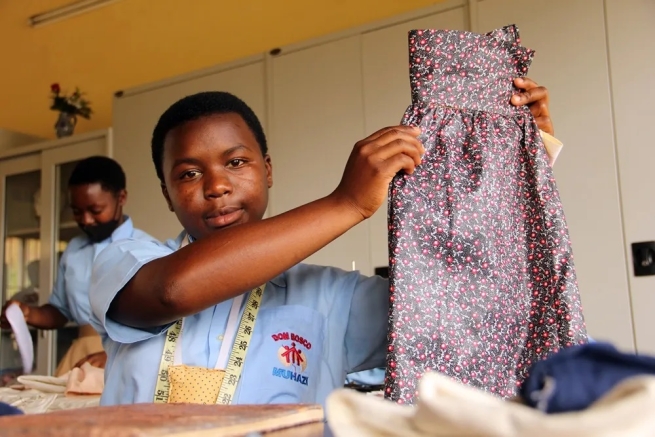 Ruanda – Los cursos técnico-profesionales de los salesianos de Muhazi: una etapa que cambia la vida de los jóvenes