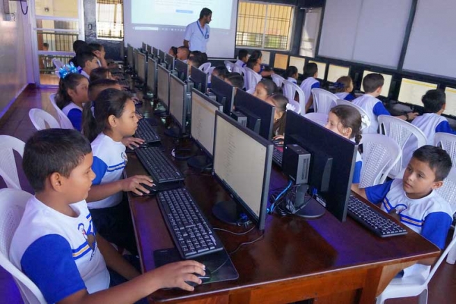 Nicarágua – Inauguração dos novos laboratórios de informática do "San Juan Bosco" de Granada