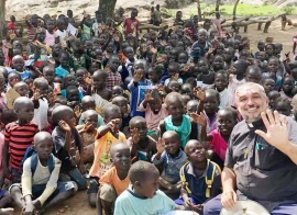 Uganda – Don Bosco, una figura ben visibile nel campo per rifugiati di Palabek
