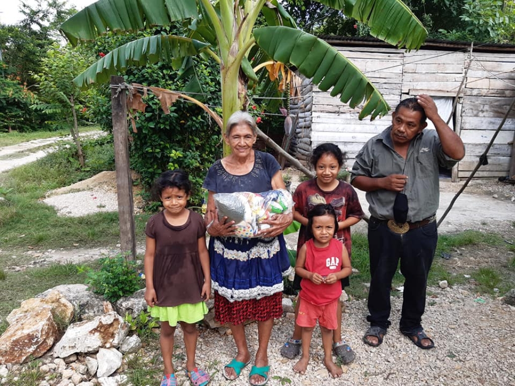 Guatemala - Salesian parish of San Benito distributes food to needy