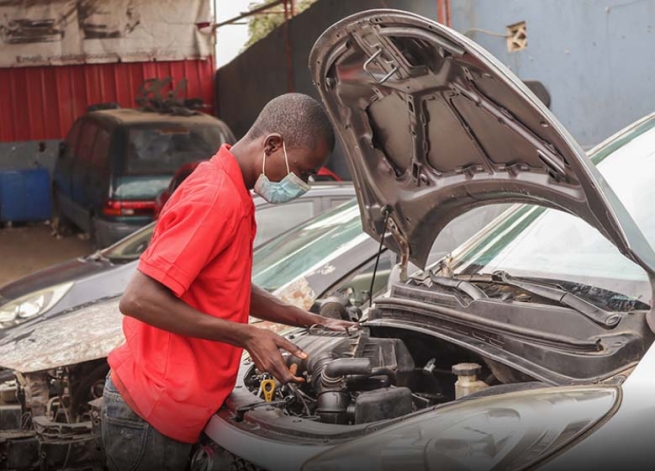 Angola – Paulo Cayeye, un exemple de résilience et d’un nouveau commencement grâce au programme « Un nouveau départ »