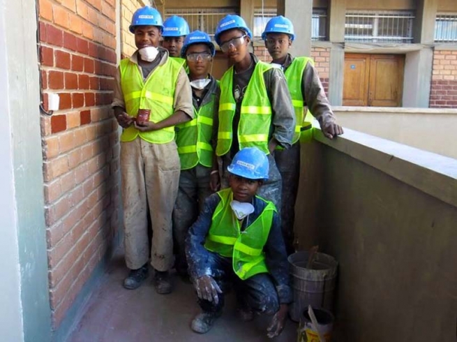 Madagascar – Sogni in cantiere: i Salesiani e la Formazione Professionale