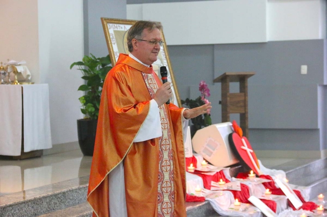 Brésil - Le 25e anniversaire de l'AJS (MSJ) instille chez les jeunes de Porto Alegre « la passion pour la vie et pour le Seigneur de la vie »