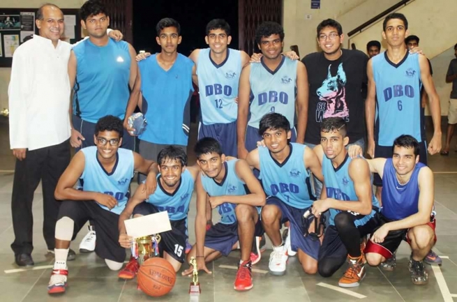 India - El mejor entrenador de baloncesto de Goa es un Salesiano Sacerdote