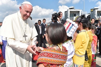 Myanmar - Arrivée du Pape François à  Yangoon