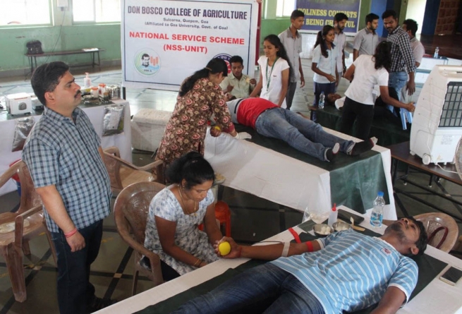 India - Campaña de donación de sangre en el “Don Bosco College of Agriculture”