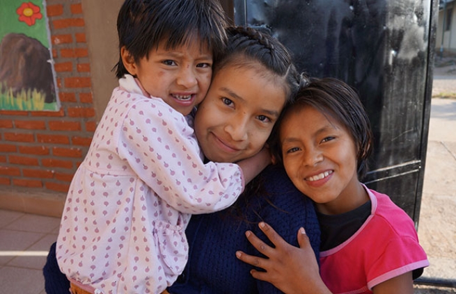 Bolívia – Um lar que acolhe e cuida de meninas abandonadas