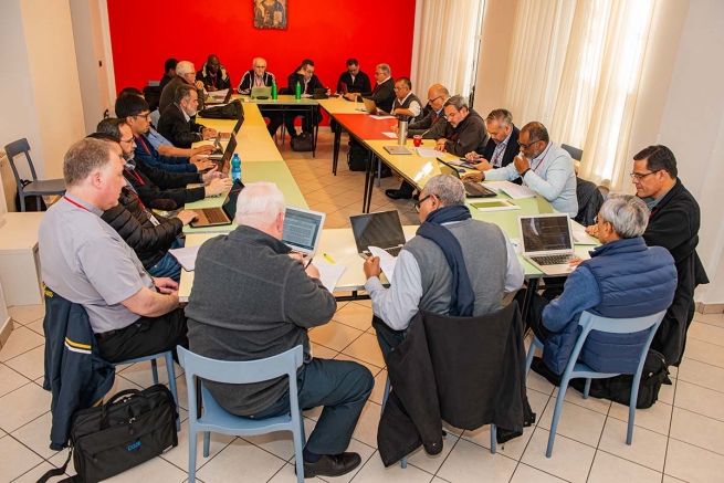 Italy – GC28: Prayer, meditation, discussion in regional groups to explore chapter experience