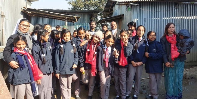 Nepal – Don Bosco School students visit a Rohingya settlement in Kathmandu and distribute gifts and clothes