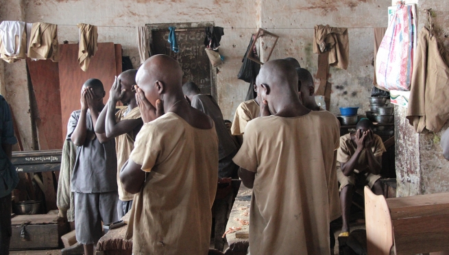 Sierra Leone – “L’inferno” di Chennu, nel carcere di Freetown, in 22 minuti di pellicola