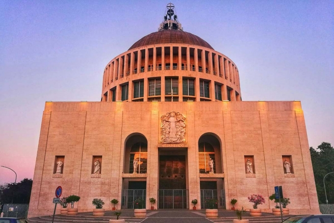 Italia – Alimentar a los necesitados, involucrar a los jóvenes: un comedor para los pobres en el “Templo de Don Bosco”