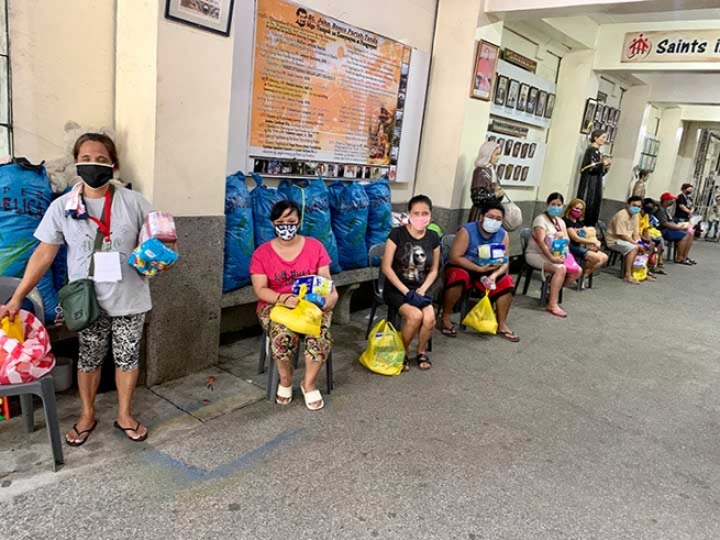 Philippines – Life jackets of hope: Don Bosco Tondo and Covid-19