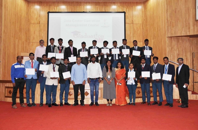 India – En el "Don Bosco Tech" se gradúa la primera clase de alumnos en Gestión de operaciones de los centros de elaboración de datos