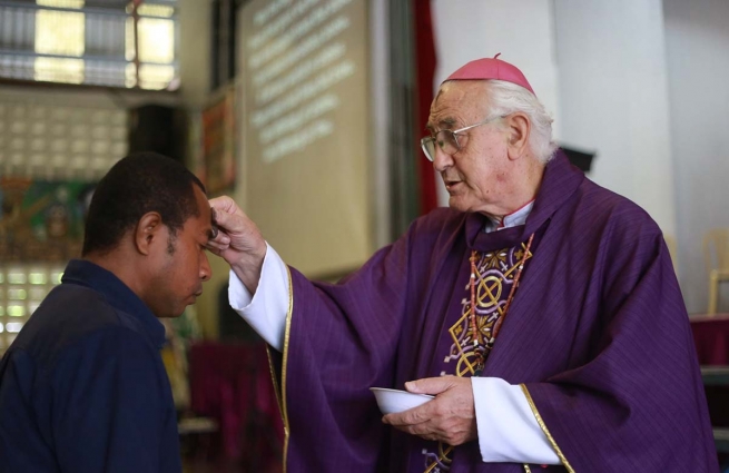 Papúa Nueva Guinea – Inicio de las actividades educativas y pastorales