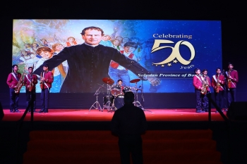 India – Celebrando 50 años de brillante servicio