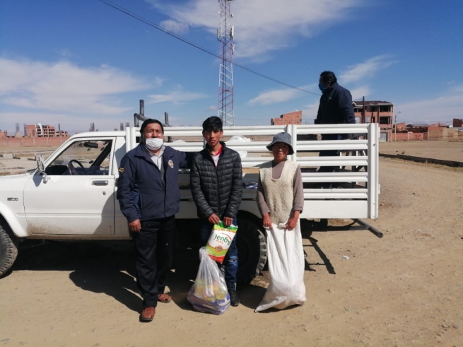 Bolivia – I Salesiani consegnano cibo alle famiglie bisognose