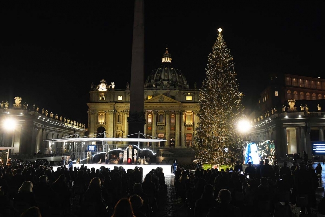 Watykan – Ceremonia rozświetlenia choinki i odsłonięcia żłóbka