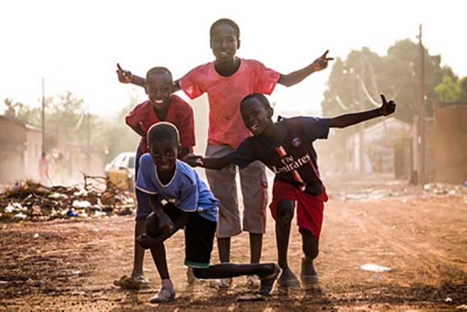 Senegal – Los migrantes que regresan, los jóvenes y los menores en movilidad en el marco del “Stop trata de personas”