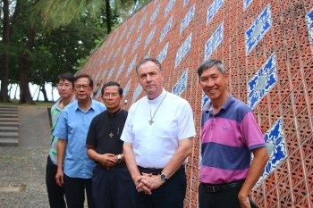 Tailandia - El Rector Mayor visita el memorial del tsunami