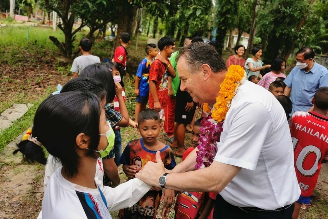 Thaïlande - « La Maison Don Bosco est votre maison. Toi aussi tu as un avenir : » le Recteur Majeur à la Maison Don Bosco à Bangsak