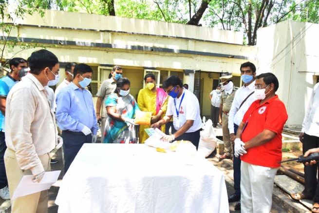 India – El agradecimiento de la Gobernadora por los servicios de “Bosco Seva Kendra” en favor de los pobres en tiempos de pandemia