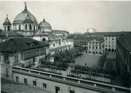 Torino, Italia – 1948 – Il Santuario di Maria Ausiliatrice e il primo cortile di Valdocco